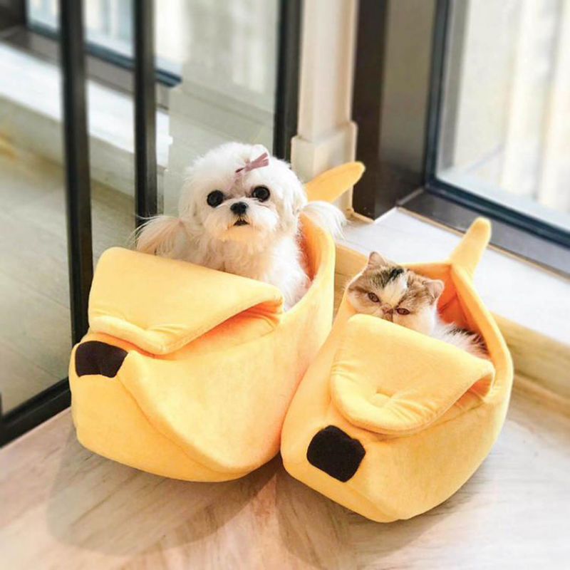 Banana Shape Unusual Cat Beds , Warm Winter Cat Bed Not Easy Deformation supplier